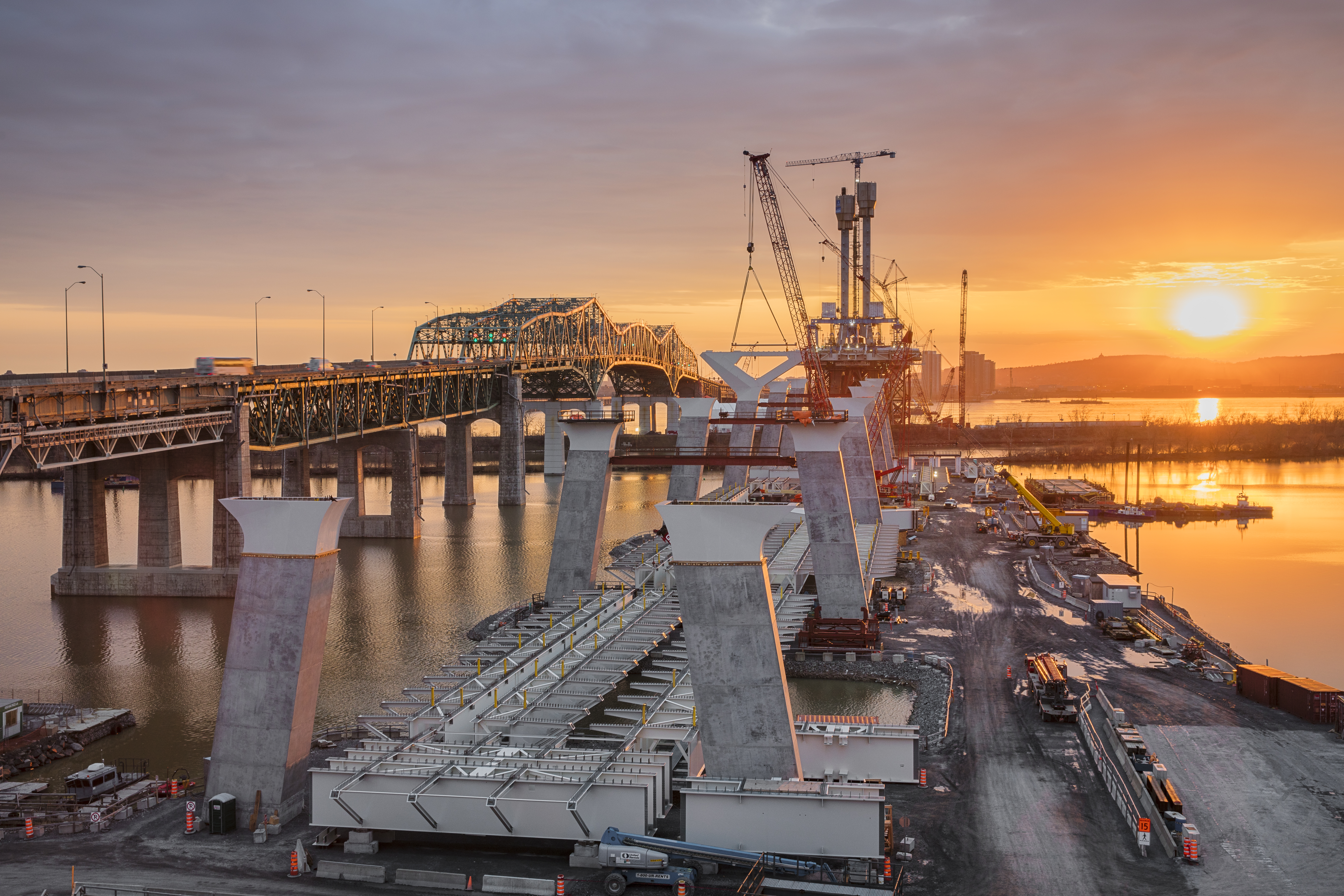 Samuel De Champlain Bridge under construction