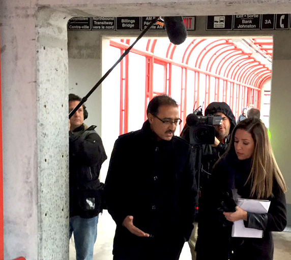 Minister Sohi meeting at site of Ottawa O-Train, December 2015.